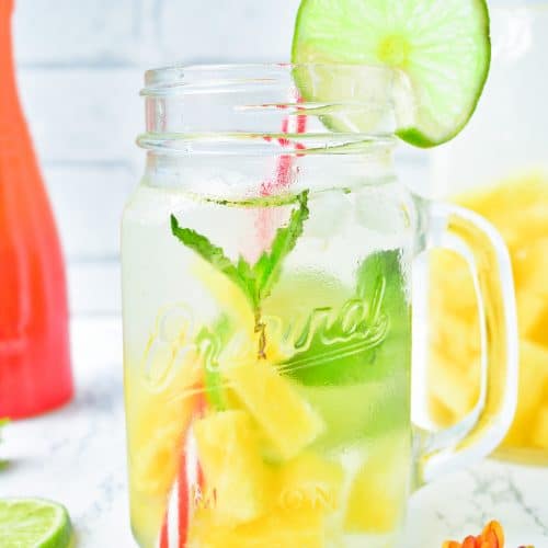 Limonada de hierbabuena y jengibre