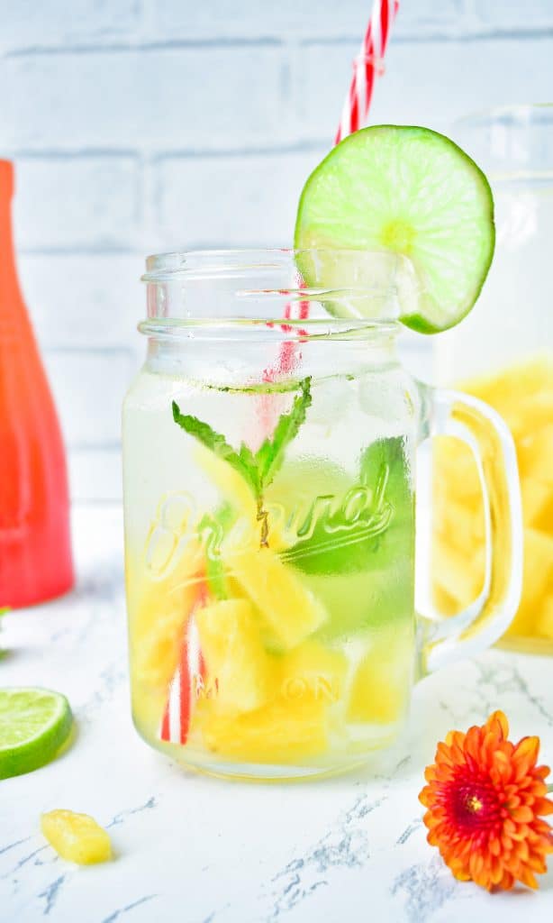 Limonada de hierbabuena y jengibre