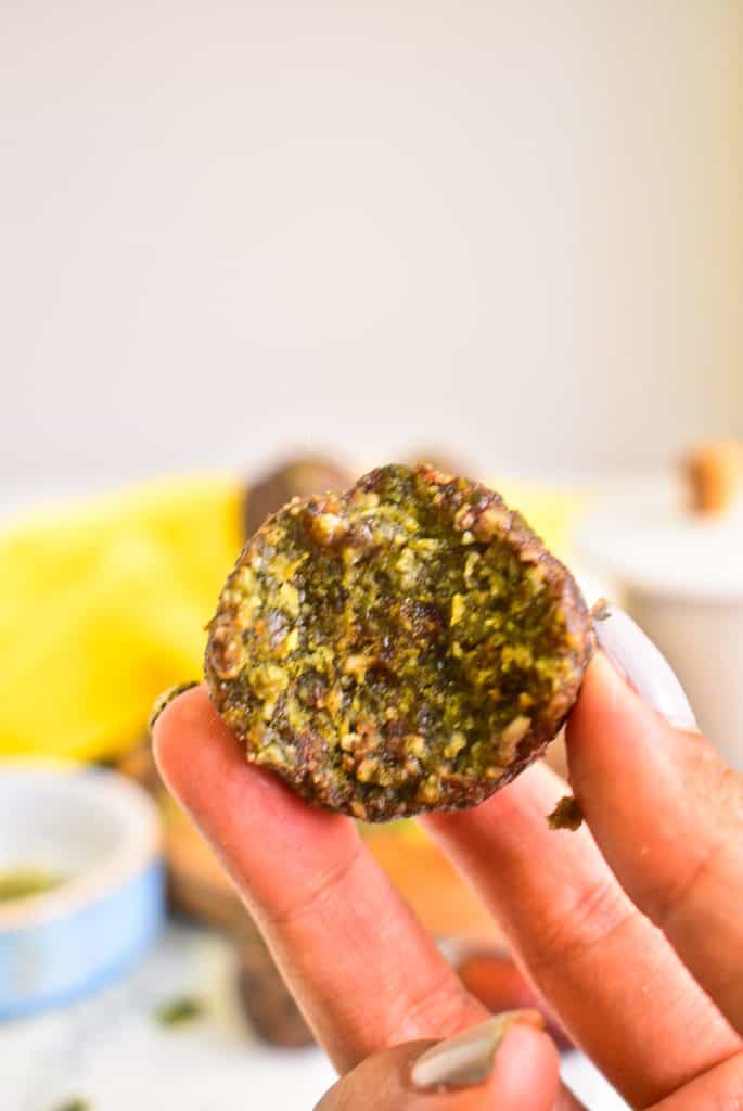 Bolitas de matcha y chocolate