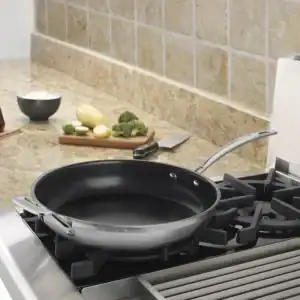 Sartén Antiadherente Multiclad Pro De Tres Capas Acero Inoxidable 12"